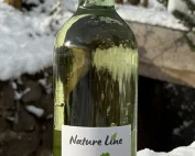 fruchtiger Piwi Wein mit exotischen Fruchtaromen